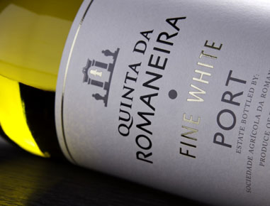 Exportação de vinhos do Porto de referência da Quinta da Romaneira para vários países.